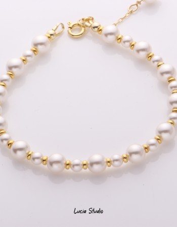 Elegant Pearl Beaded Bracelet with Gold Accents