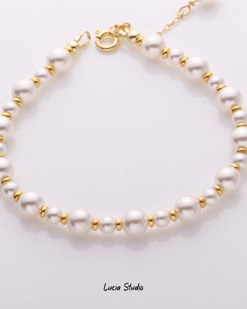 Elegant Pearl Beaded Bracelet with Gold Accents